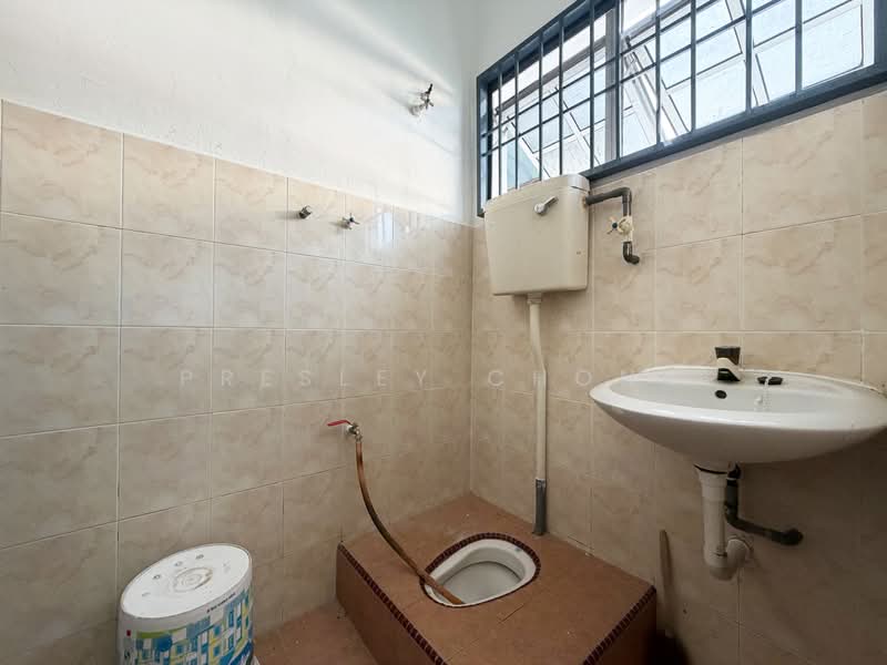 Rumah Teres 2-Tingkat untuk Dijual di Langkap (Perak) - Presley Chong - Bathroom 1 - PropertyGuru.com.my