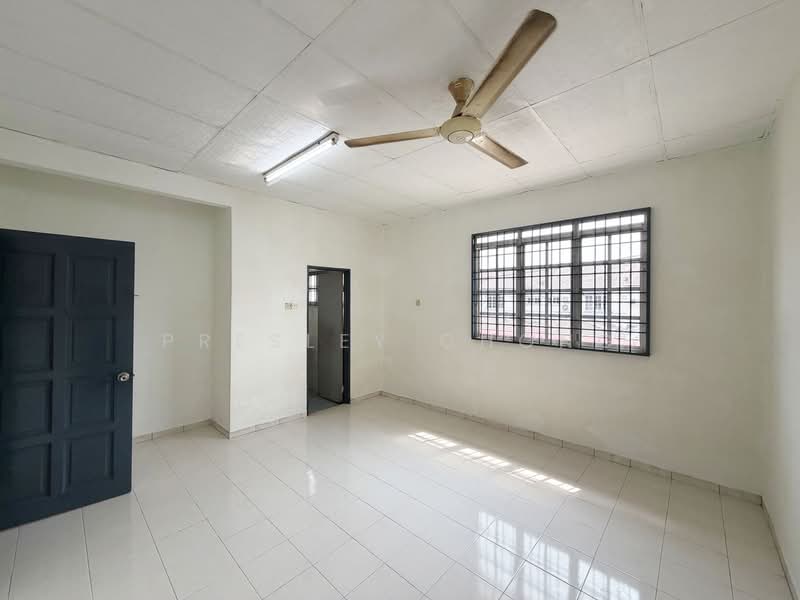 Rumah Teres 2-Tingkat untuk Dijual di Langkap (Perak) - Presley Chong - Master Bedroom - PropertyGuru.com.my