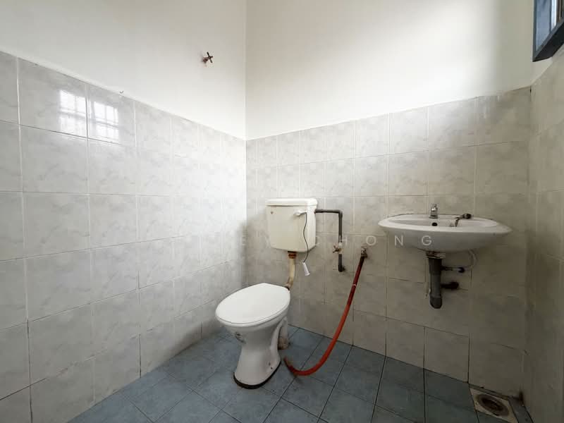 Rumah Teres 2-Tingkat untuk Dijual di Langkap (Perak) - Presley Chong - Master Bathroom - PropertyGuru.com.my