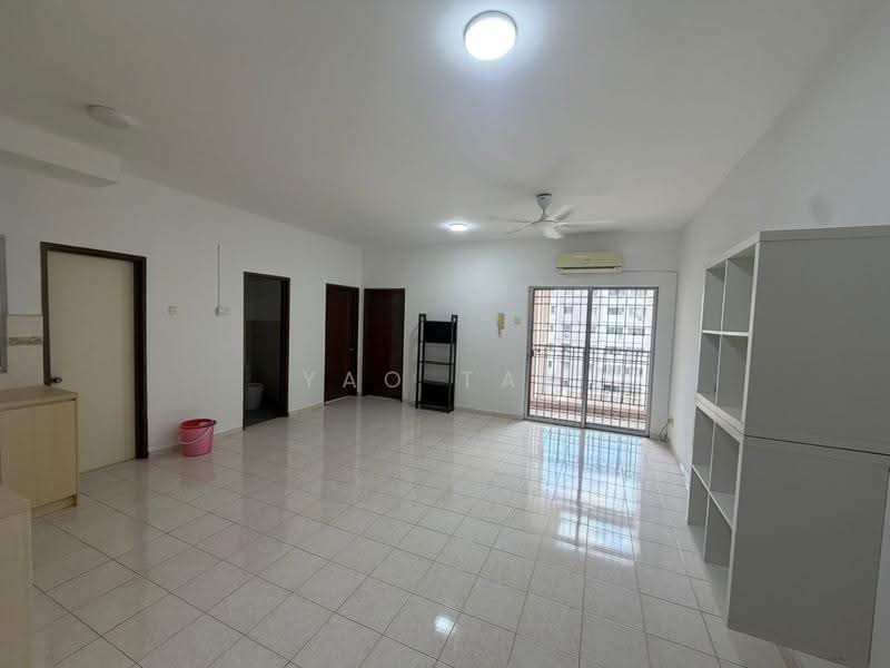 Pangsapuri untuk Dijual di Bayu Puteri - Yao Tan - Living Room - PropertyGuru.com.my