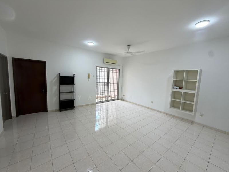 Pangsapuri untuk Dijual di Bayu Puteri - Yao Tan - Living Room - PropertyGuru.com.my