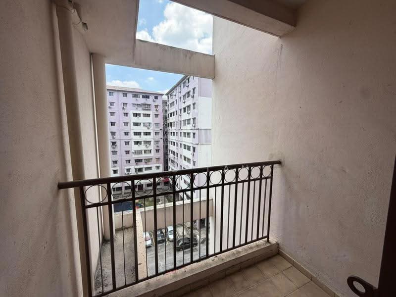 Pangsapuri untuk Dijual di Bayu Puteri - Yao Tan - Balcony - PropertyGuru.com.my