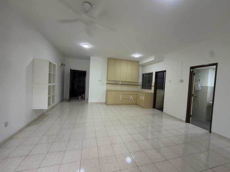 Pangsapuri untuk Dijual di Bayu Puteri - Yao Tan - Living Room - PropertyGuru.com.my
