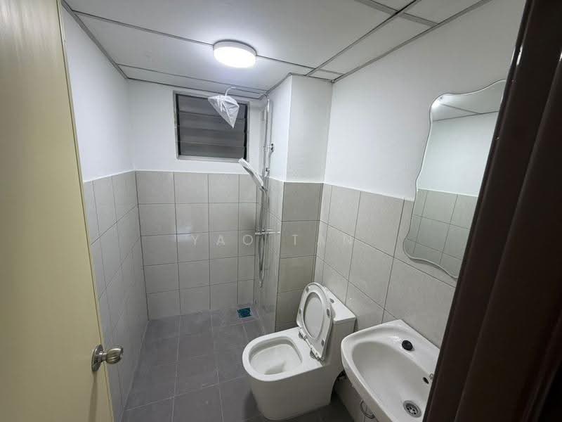 Pangsapuri untuk Dijual di Bayu Puteri - Yao Tan - Bathroom - PropertyGuru.com.my