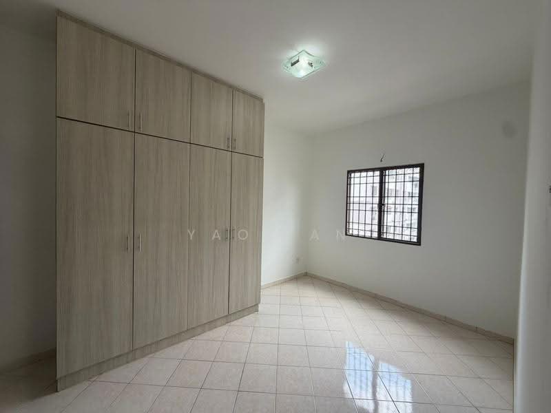 Pangsapuri untuk Dijual di Bayu Puteri - Yao Tan - Bedroom - PropertyGuru.com.my