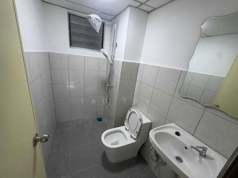 Pangsapuri untuk Dijual di Bayu Puteri - Yao Tan - Bathroom - PropertyGuru.com.my