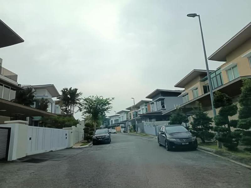Rumah Berkembar untuk Dijual di Puchong (Selangor) - Shanice Low - Exterior - PropertyGuru.com.my