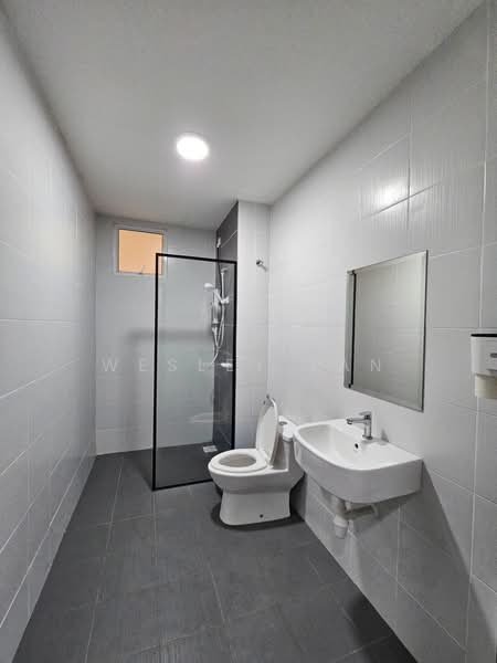Kediaman Servis untuk Dijual di Novo 8 Residence - Wesley Tan - Bathroom - PropertyGuru.com.my