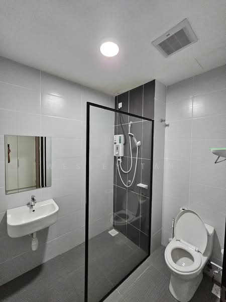 Kediaman Servis untuk Dijual di Novo 8 Residence - Wesley Tan - Bathroom - PropertyGuru.com.my