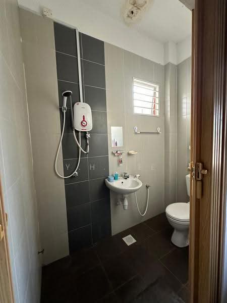 Apartment for Rent at Pangsapuri Mampu Milik (Pangsapuri Serai Wangi) - Y.H. Lee - Bathroom - PropertyGuru.com.my