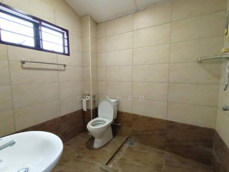 2-storey Terraced House for Sale in BANDAR PUCHONG JAYA (Puchong) - Cl Khoo - Bathroom - PropertyGuru.com.my