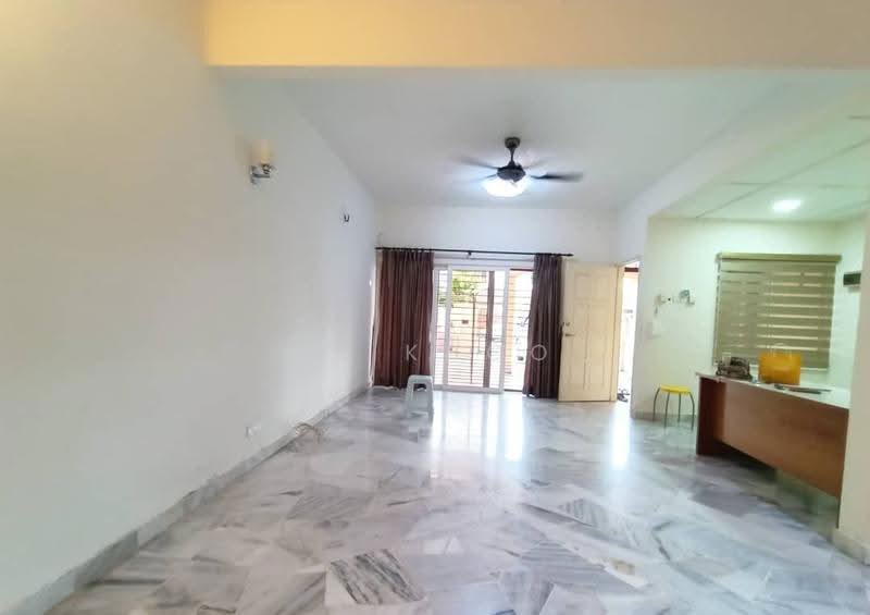 2-storey Terraced House for Sale in BANDAR PUCHONG JAYA (Puchong) - Cl Khoo - Living Room - PropertyGuru.com.my