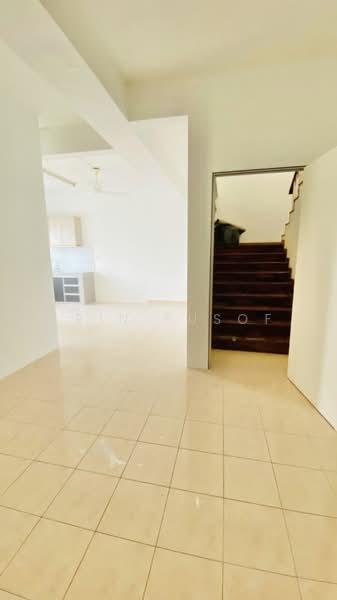 Townhouse for Sale in Taman Sungai Besi Indah (Seri Kembangan) - Erin Yusof - Kitchen - PropertyGuru.com.my