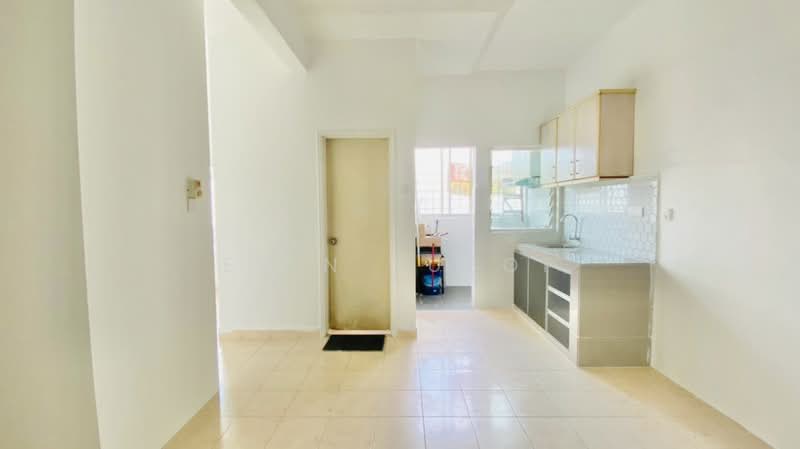 Townhouse for Sale in Taman Sungai Besi Indah (Seri Kembangan) - Erin Yusof - Kitchen - PropertyGuru.com.my