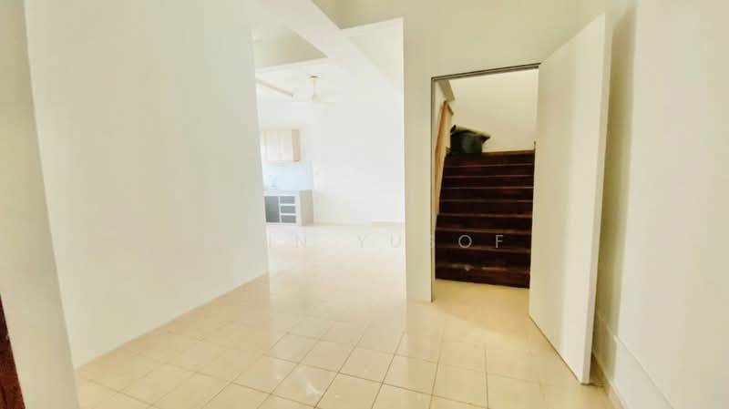 Townhouse for Sale in Taman Sungai Besi Indah (Seri Kembangan) - Erin Yusof - Kitchen - PropertyGuru.com.my