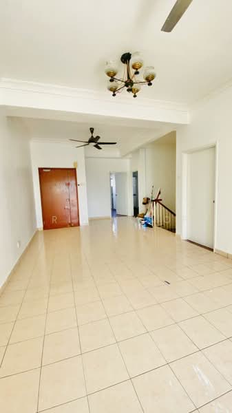 Townhouse for Sale in Taman Sungai Besi Indah (Seri Kembangan) - Erin Yusof - Living Room - PropertyGuru.com.my