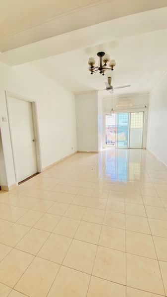 Townhouse for Sale in Taman Sungai Besi Indah (Seri Kembangan) - Erin Yusof - Living Room - PropertyGuru.com.my