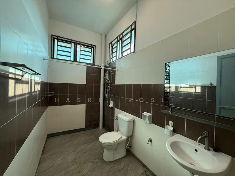 Bungalow House for Sale in Bandar Aman Jaya (Sungai Petani) - Hasrul Rosli - Bathroom - PropertyGuru.com.my