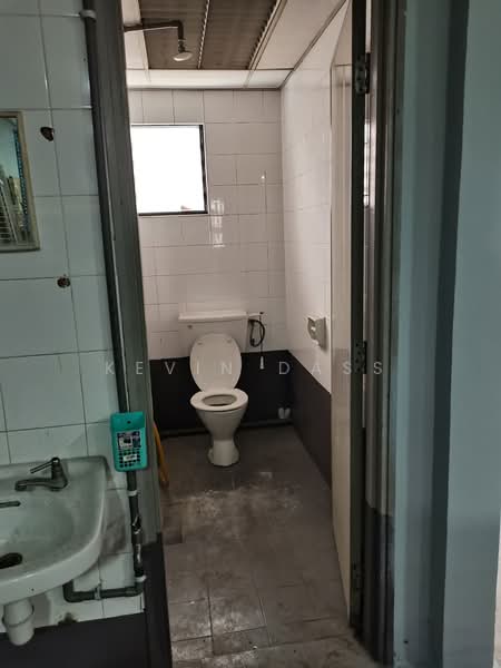 Shop / Office untuk Dijual di Seksyen 27 (Shah Alam) - Kevin Dass - Bathroom - PropertyGuru.com.my