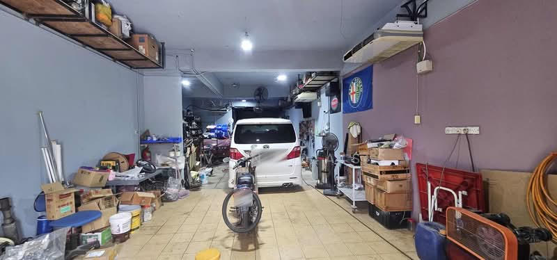 Shop / Office untuk Dijual di Seksyen 27 (Shah Alam) - Kevin Dass - Car Park - PropertyGuru.com.my