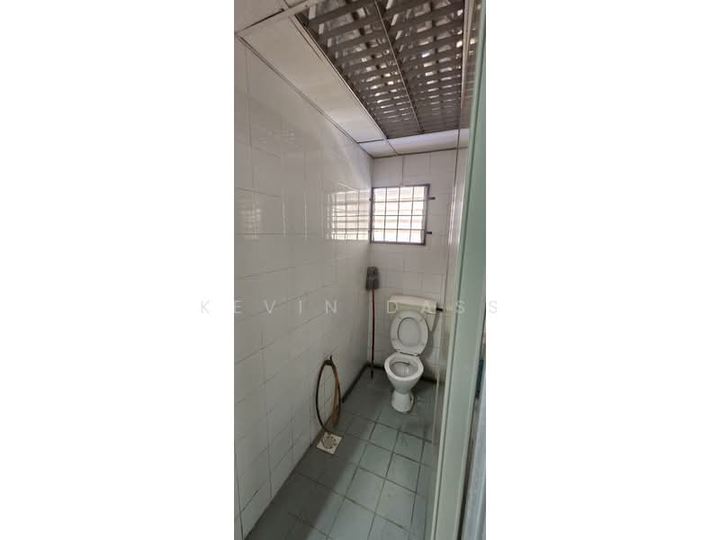 Shop / Office untuk Dijual di Seksyen 27 (Shah Alam) - Kevin Dass - Bathroom - PropertyGuru.com.my