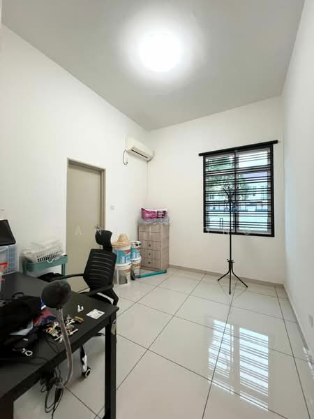 Rumah Kluster untuk Dijual di Kempas Utama (Tebrau) - Daniel Yong - Study - PropertyGuru.com.my