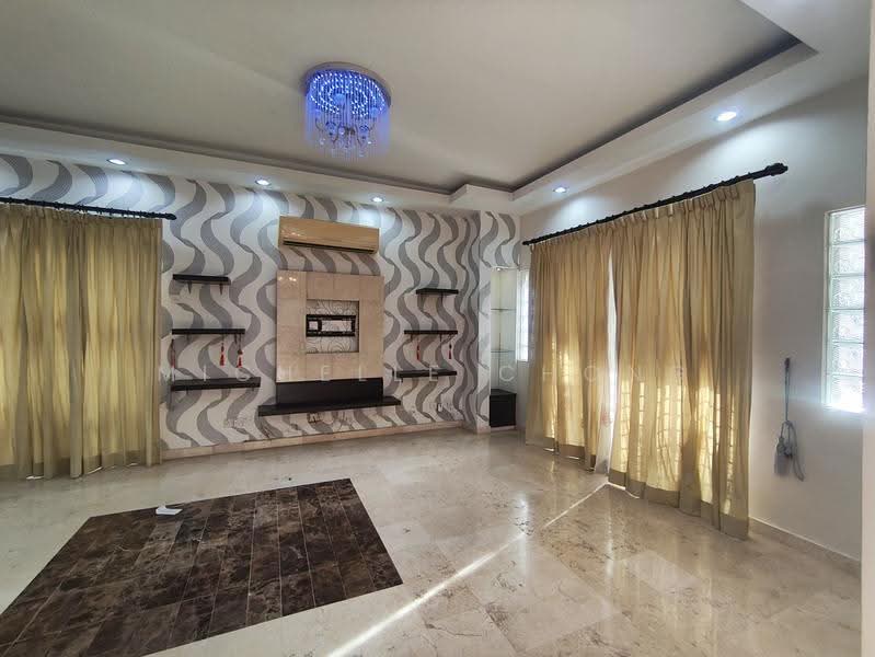 Rumah Teres 2-Tingkat untuk Dijual di Taman Bukit Subang (Shah Alam) - Michelle Chong - Living Room - PropertyGuru.com.my
