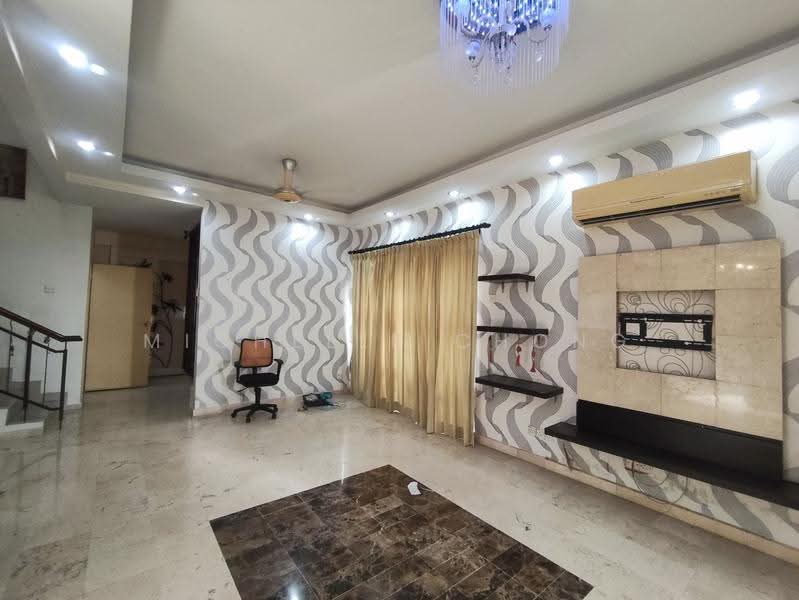 Rumah Teres 2-Tingkat untuk Dijual di Taman Bukit Subang (Shah Alam) - Michelle Chong - Living Room - PropertyGuru.com.my