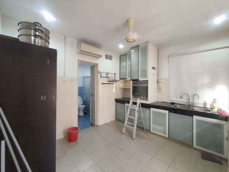 Rumah Teres 2-Tingkat untuk Dijual di Taman Bukit Subang (Shah Alam) - Michelle Chong - Kitchen - PropertyGuru.com.my