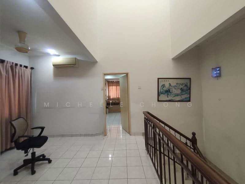 Rumah Teres 2-Tingkat untuk Dijual di Taman Bukit Subang (Shah Alam) - Michelle Chong - Corridor - PropertyGuru.com.my