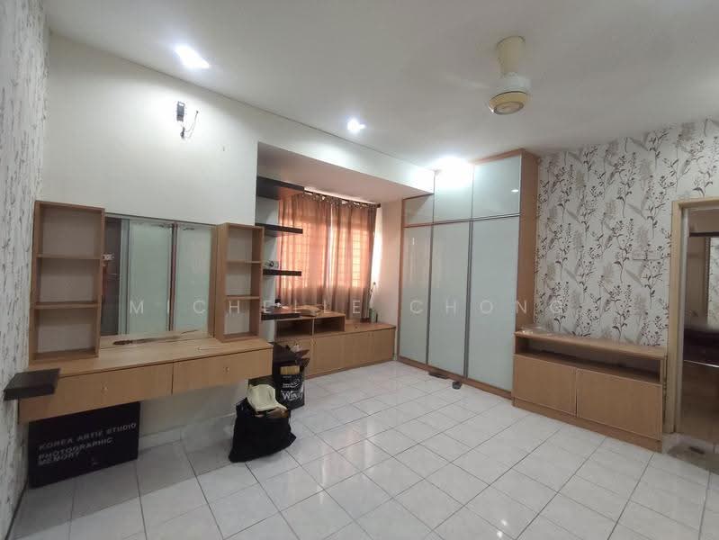 Rumah Teres 2-Tingkat untuk Dijual di Taman Bukit Subang (Shah Alam) - Michelle Chong - Master bedroom - PropertyGuru.com.my