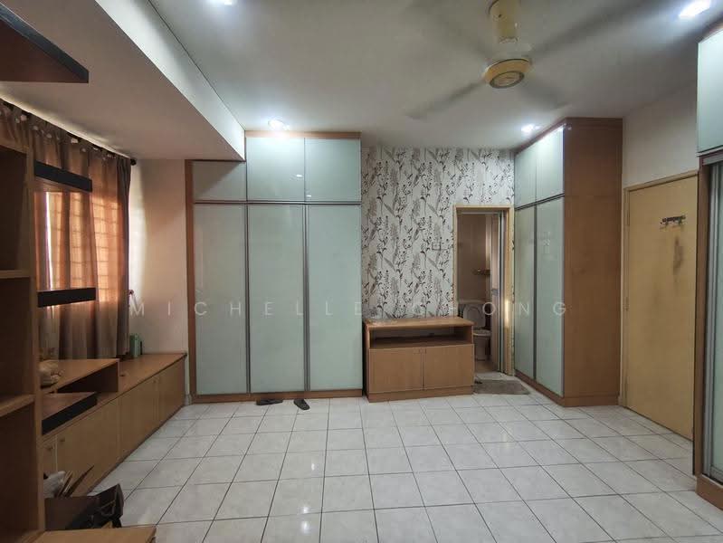 Rumah Teres 2-Tingkat untuk Dijual di Taman Bukit Subang (Shah Alam) - Michelle Chong - Master bedroom - PropertyGuru.com.my