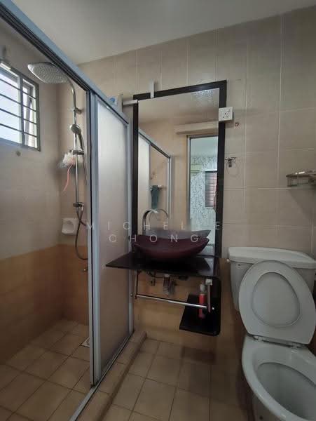 Rumah Teres 2-Tingkat untuk Dijual di Taman Bukit Subang (Shah Alam) - Michelle Chong - Master bathroom - PropertyGuru.com.my