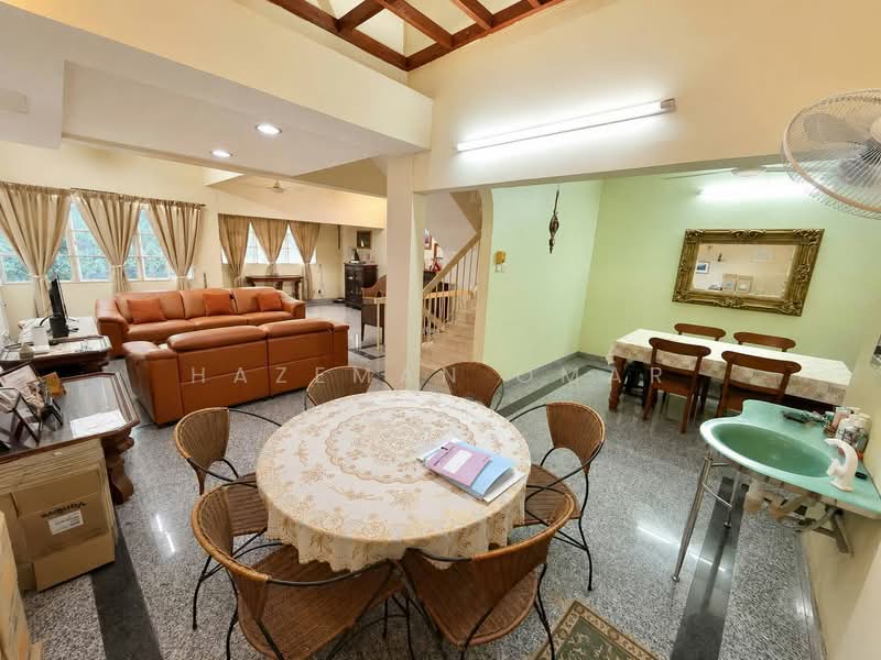 Rumah Teres 2.5-Tingkat untuk Dijual di Seksyen 17 (Petaling Jaya) - Hazeman Omar - Living Room - PropertyGuru.com.my