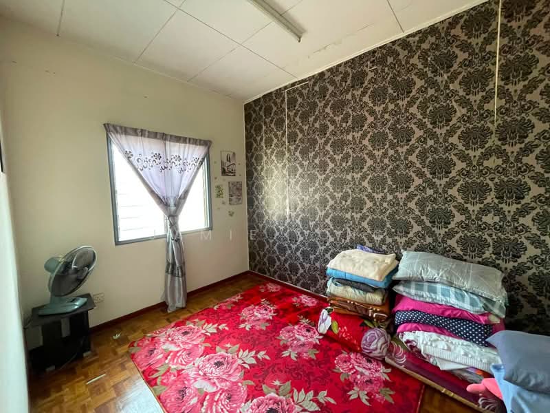 2-storey Terraced House for Sale in Bandar Putra Permai (Seri Kembangan) - Jamie Yong - Bedroom - PropertyGuru.com.my