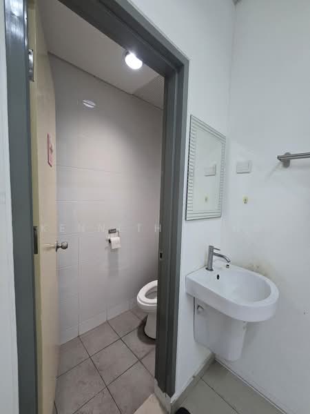 Shop / Office untuk Disewa di Bandar Sri Damansara (Selangor) - Kenneth Wang - Bathroom - PropertyGuru.com.my