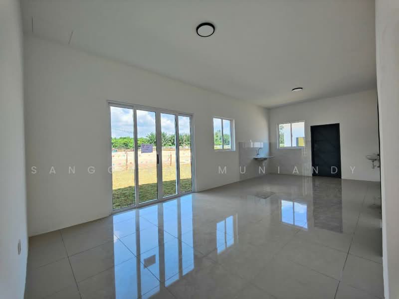 Rumah Berkembar untuk Dijual di Rumah Berkembar Setingkat Type A Di Simpang (Simpang) - Sanggaran Muniandy - Interior - PropertyGuru.com.my