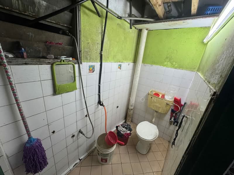 Flat for Sale at Taman Desa Idaman - Daniel Yong - Bathroom - PropertyGuru.com.my