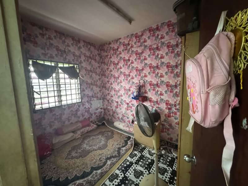Flat for Sale at Taman Desa Idaman - Daniel Yong - Bedroom - PropertyGuru.com.my