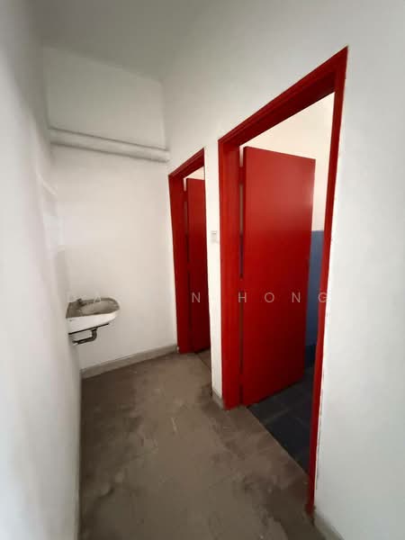 Shop / Office for Rent in Taman Johor Jaya (Johor Bahru) - Darren Hong - Bathroom - PropertyGuru.com.my