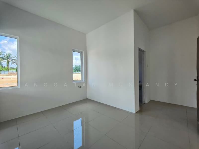 Rumah Berkembar untuk Dijual di Rumah Berkembar Setingkat Type B Di Simpang (Simpang) - Sanggaran Muniandy - Interior - PropertyGuru.com.my