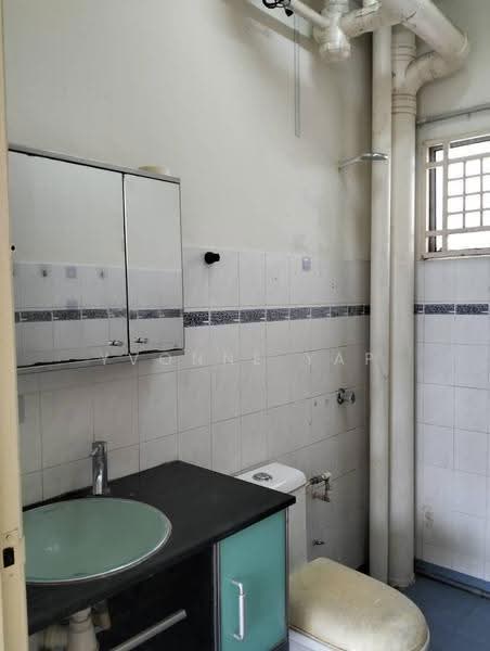 Pangsapuri untuk Dijual di Kenanga Apartments - Yvonne Yap - Bathroom - PropertyGuru.com.my