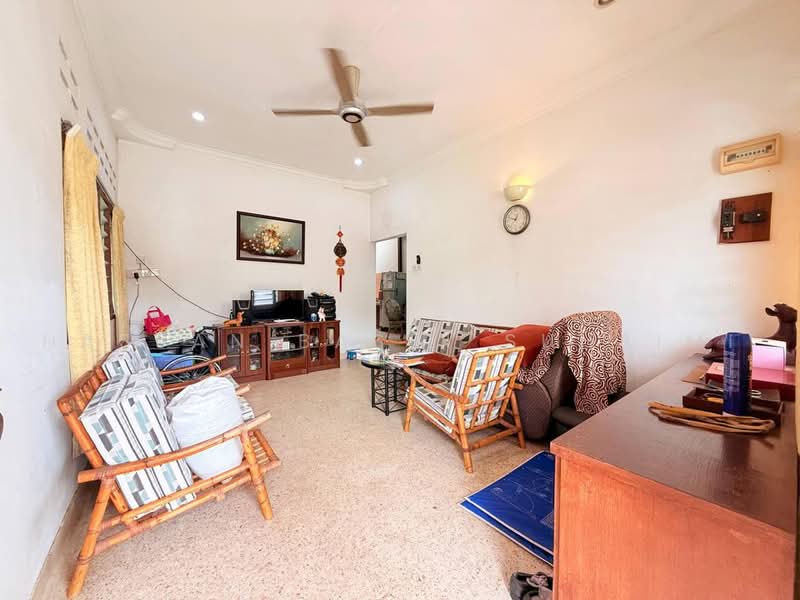 Rumah Teres untuk Dijual di Seremban (Negeri Sembilan) - Hassan Basri Suhaimi - Living Room - PropertyGuru.com.my