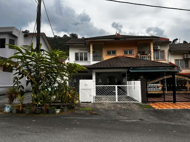 Rumah Teres 2-Tingkat untuk Dijual di Ukay Perdana (Ulu Kelang) - Izzah Alias - Exterior - PropertyGuru.com.my