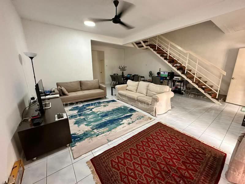 Rumah Teres 2-Tingkat untuk Dijual di Ukay Perdana (Ulu Kelang) - Izzah Alias - Living Room - PropertyGuru.com.my