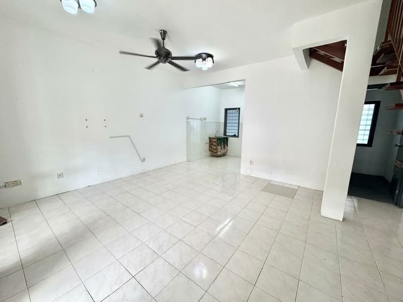 Rumah Teres 2-Tingkat untuk Dijual di Taman Pinggiran Putra (Seri Kembangan) - Eldon Chong - Living Room - PropertyGuru.com.my