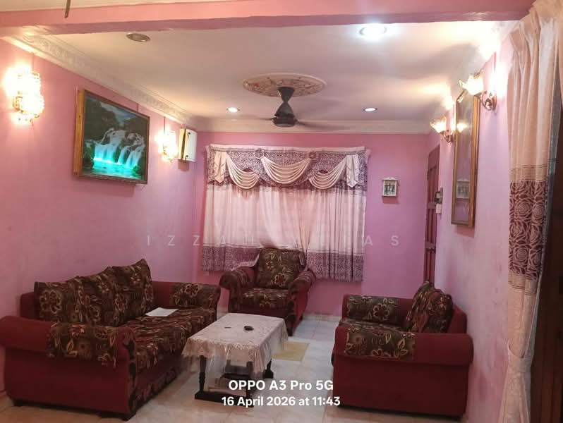Rumah Teres 1-Tingkat untuk Dijual di Balakong (Cheras) - Izzah Alias - Living Room - PropertyGuru.com.my