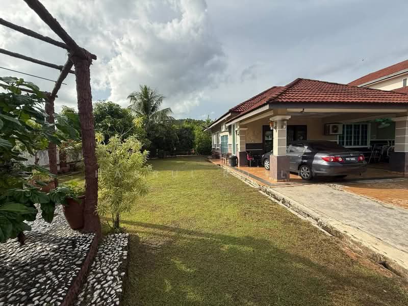 Bungalow House for Sale in Taman Tunku Sarina (Bandar Darulaman) - Hasrul Rosli - Exterior - PropertyGuru.com.my