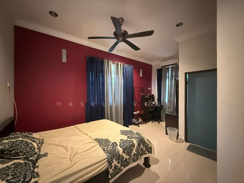 Bungalow House for Sale in Taman Tunku Sarina (Bandar Darulaman) - Hasrul Rosli - Bedroom - PropertyGuru.com.my