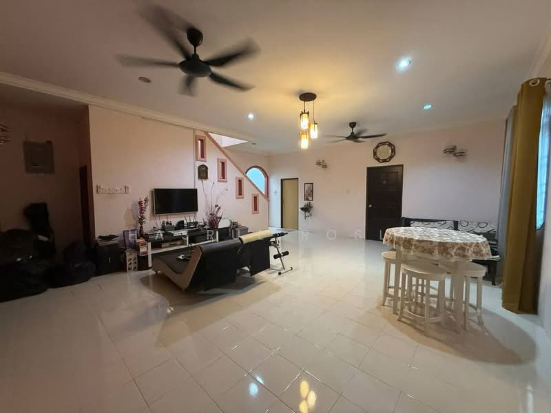 Bungalow House for Sale in Taman Tunku Sarina (Bandar Darulaman) - Hasrul Rosli - Living Room - PropertyGuru.com.my